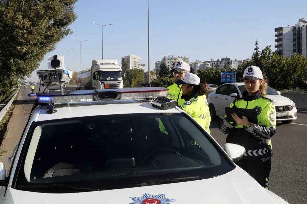 4 Şeridi Aynı Anda Tarıyor 1